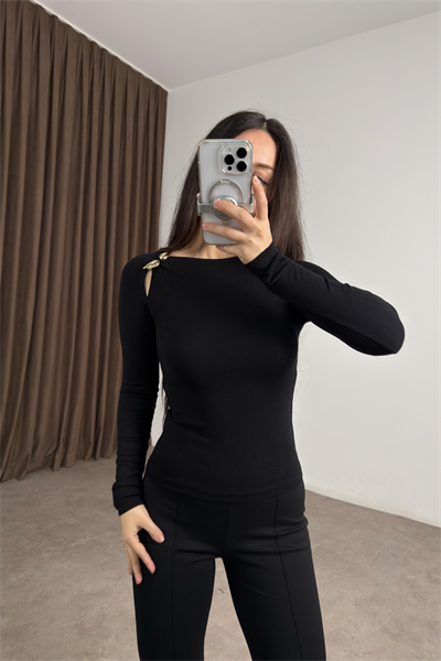 Damla Toka Detaylı Siyah Bluz