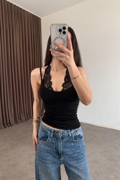Dantel Detaylı Askılı Siyah Body