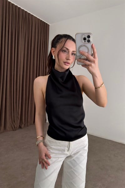 Degaje Yaka Saten Siyah Bluz