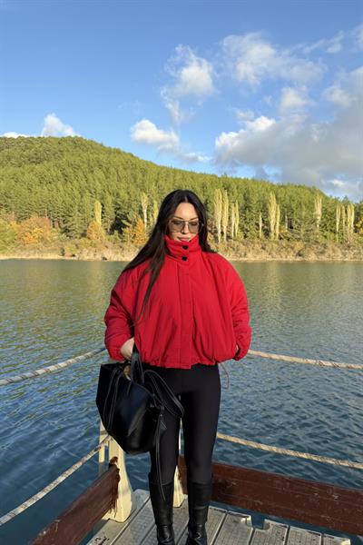 Dik Yakalı Düğme Detaylı Şişme Mont Kırmızı