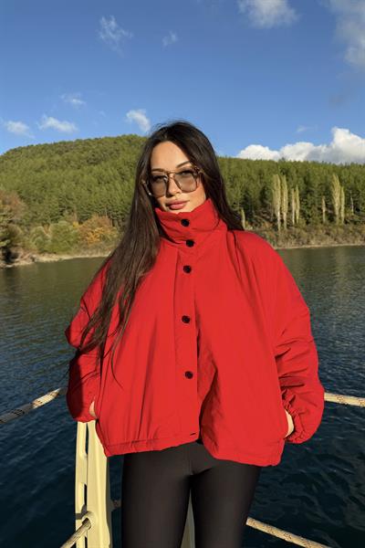 Dik Yakalı Düğme Detaylı Şişme Mont Kırmızı