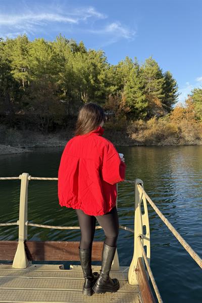 Dik Yakalı Düğme Detaylı Şişme Mont Kırmızı