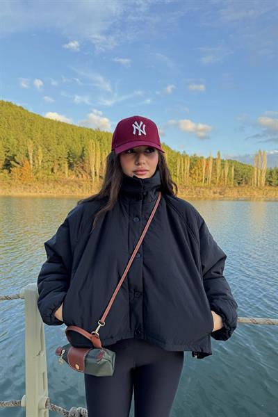 Dik Yakalı Düğme Detaylı Şişme Mont Siyah 