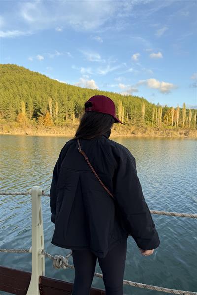 Dik Yakalı Düğme Detaylı Şişme Mont Siyah 