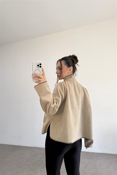 Dik Yakalı Düğmeli Cepli Tüylü Overloklu Üst