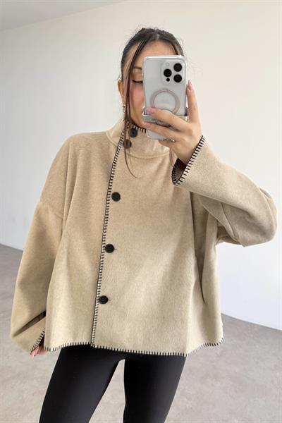 Dik Yakalı Düğmeli Cepli Tüylü Overloklu Üst