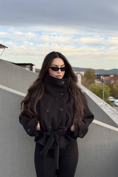 Dik Yakalı Kaşe Kısa Siyah Kaban