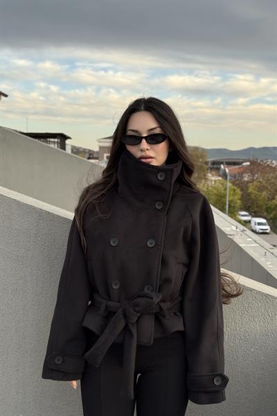 Dik Yakalı Kaşe Kısa Siyah Kaban