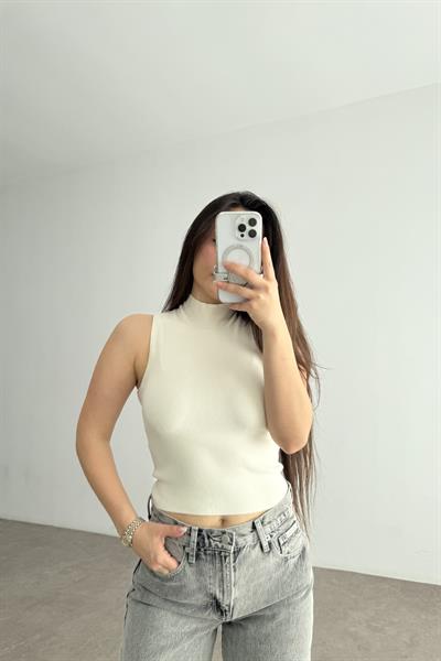 Dik Yakalı Kolsuz Modal Ekru Triko