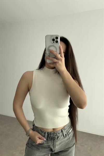 Dik Yakalı Kolsuz Modal Ekru Triko