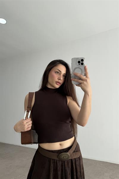 Dik Yakalı Kolsuz Modal Kahve Triko