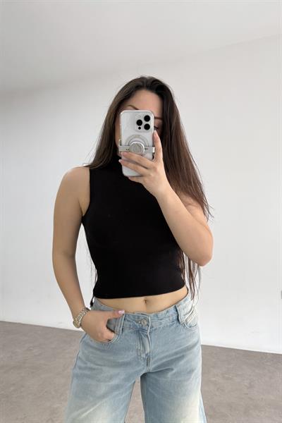 Dik Yakalı Kolsuz Modal Siyah Triko