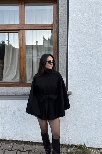 Dik Yakalı Kuşaklı Siyah Panço