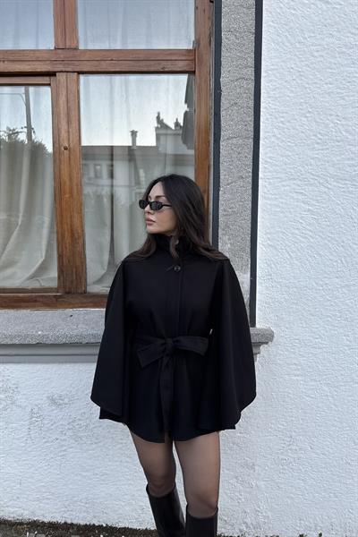Dik Yakalı Kuşaklı Siyah Panço