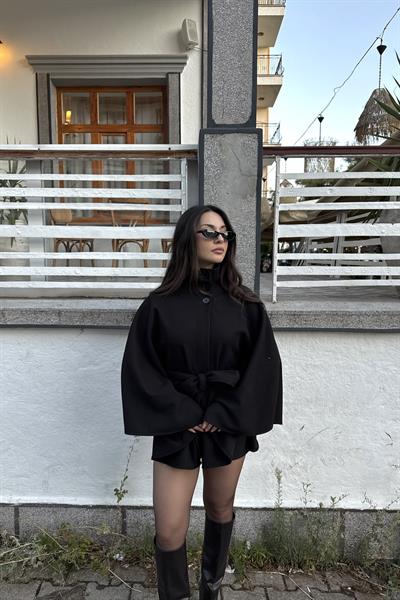 Dik Yakalı Kuşaklı Siyah Panço