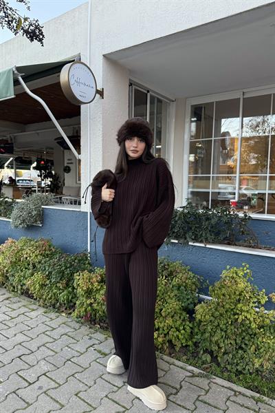 Dik Yakalı Oluklu Koyu Kahve Takım
