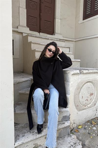 Dik Yakalı Orta Boy Kaşe Siyah Kaban