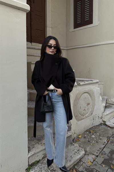 Dik Yakalı Orta Boy Kaşe Siyah Kaban