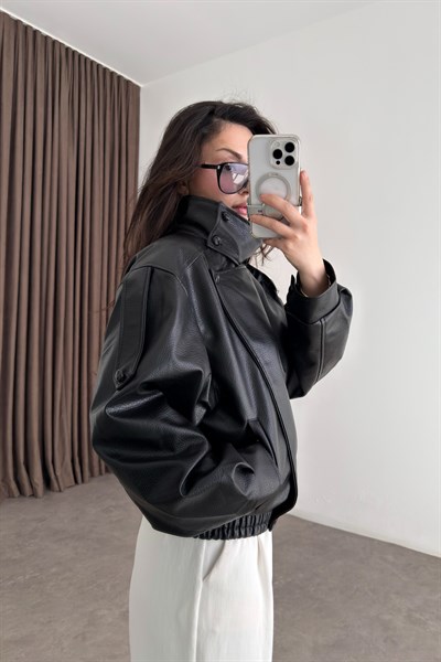 Dik Yakalı Siyah Kroko Deri Ceket