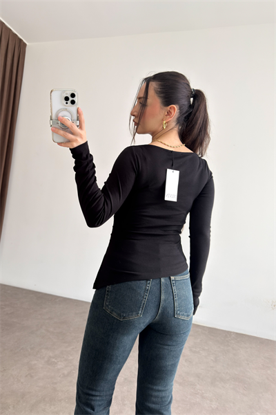 Dilvin Düz Yaka Asimetrik Yırtmaçlı Siyah Body