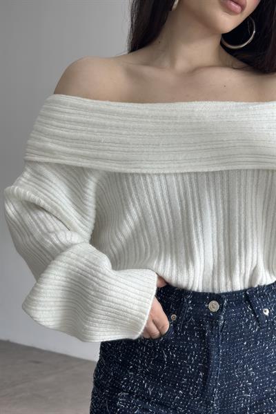 Dökümlü Madonna Yaka Salaş Ekru Kazak