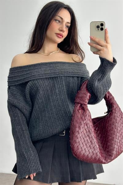 Dökümlü Madonna Yaka Salaş Füme Kazak