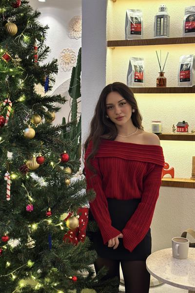 Dökümlü Madonna Yaka Salaş Kırmızı Kazak