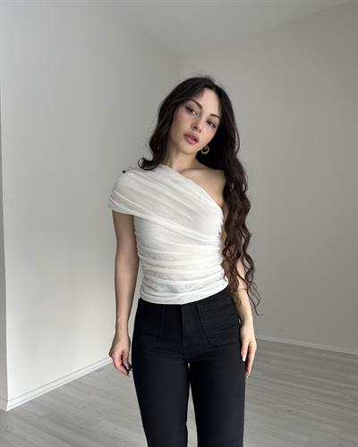 Drapeli Tek Omuz Ekru Bluz