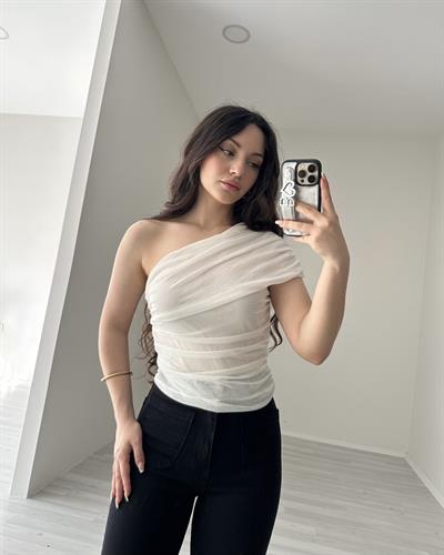 Drapeli Tek Omuz Ekru Bluz