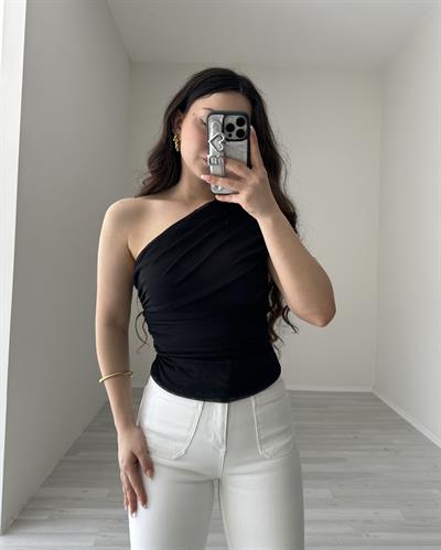 Drapeli Tek Omuz Siyah Bluz