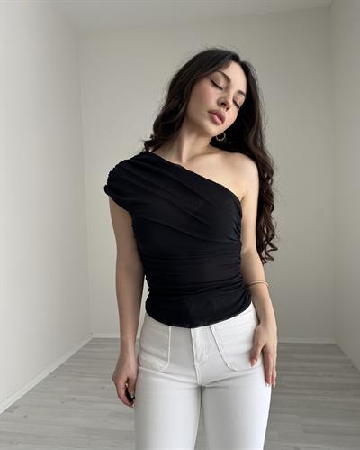 Drapeli Tek Omuz Siyah Bluz