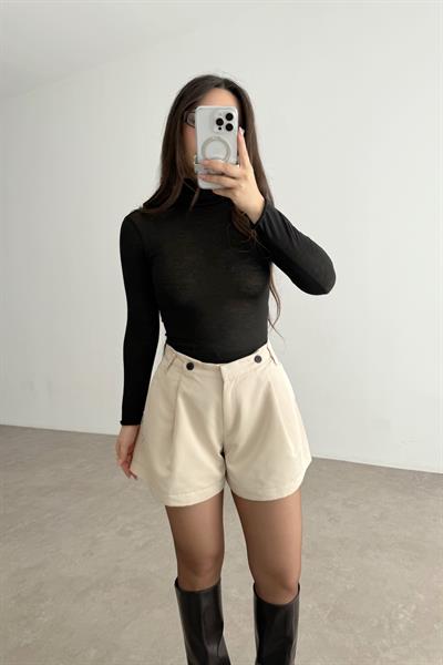 Düğme Detaylı Geniş Paça Ekru Şort