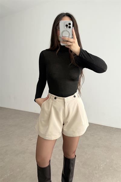 Düğme Detaylı Geniş Paça Ekru Şort