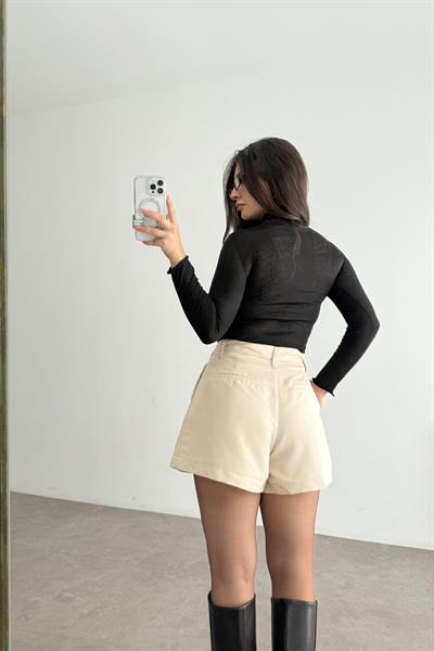 Düğme Detaylı Geniş Paça Ekru Şort