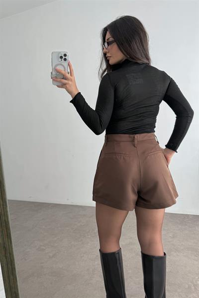 Düğme Detaylı Geniş Paça Kahve Şort