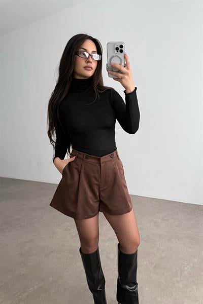 Düğme Detaylı Geniş Paça Kahve Şort