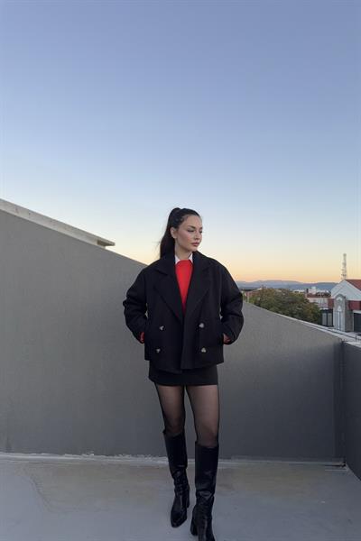 Düğme Detaylı Klasik Kesim Orta Boy Siyah Kaban