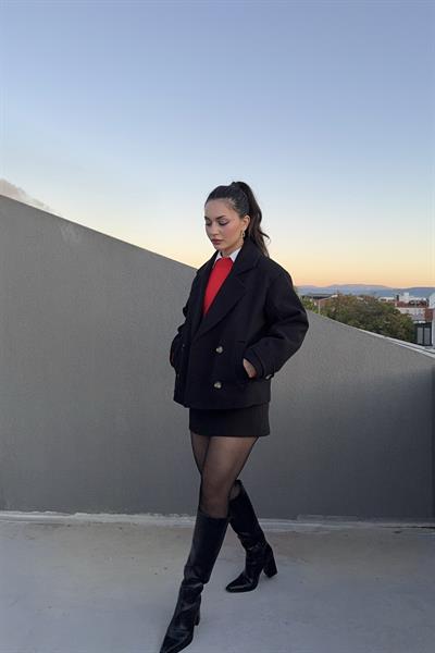 Düğme Detaylı Klasik Kesim Orta Boy Siyah Kaban