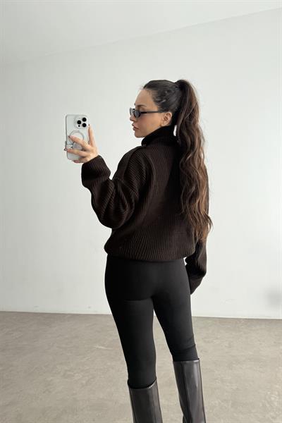 Düğmeli Dik Yakalı Apoletli Acı Kahve Kazak