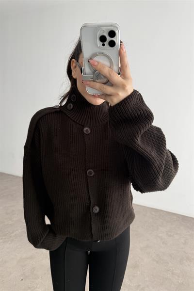 Düğmeli Dik Yakalı Apoletli Acı Kahve Kazak