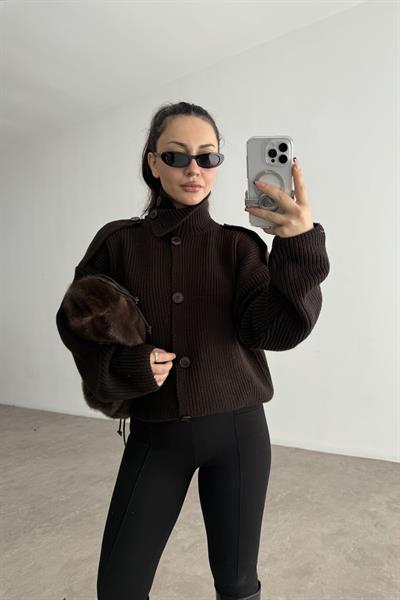 Düğmeli Dik Yakalı Apoletli Acı Kahve Kazak