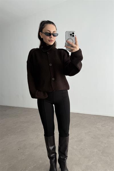 Düğmeli Dik Yakalı Apoletli Acı Kahve Kazak