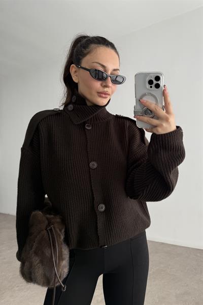 Düğmeli Dik Yakalı Apoletli Acı Kahve Kazak