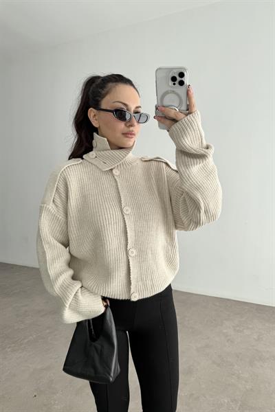 Düğmeli Dik Yakalı Apoletli Ekru Kazak