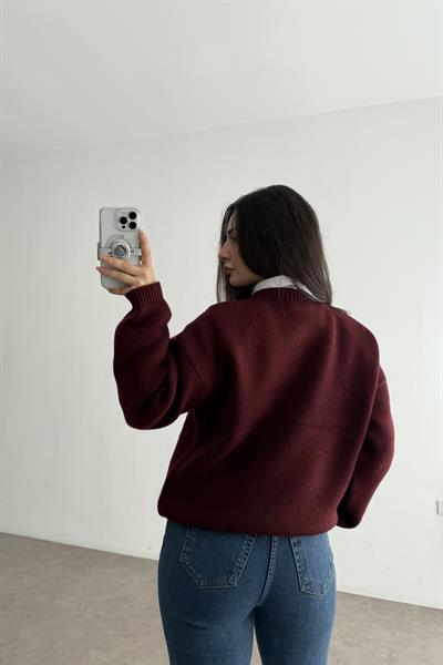 Eme Studios Bordo Kazak