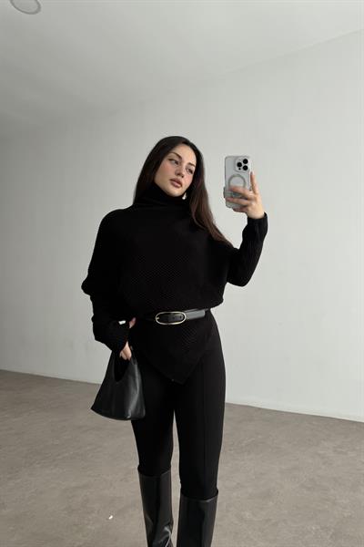 Eteği V Kesimli Boğazlı Siyah Kazak