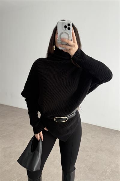 Eteği V Kesimli Boğazlı Siyah Kazak