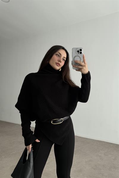 Eteği V Kesimli Boğazlı Siyah Kazak