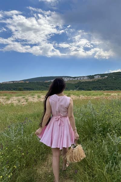 Eteği Volanlı Kuşaklı Elbise Pembe