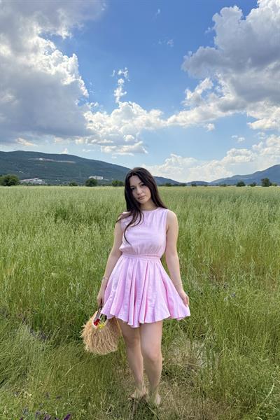 Eteği Volanlı Kuşaklı Elbise Pembe